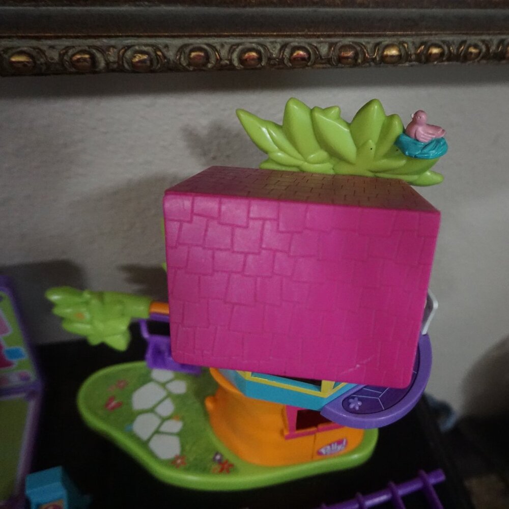 Mattel Polly Pocket Pollyvilla Magnetic Treehouse & Game room Garage - Picture 11 of 11